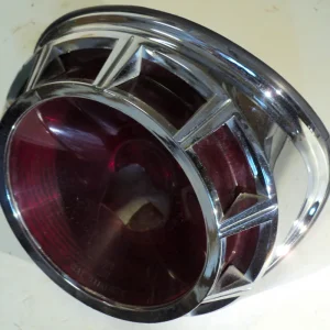 1963Chrysler baklampa(fint krom, trasigt gls)höger Begränsat erbjudande