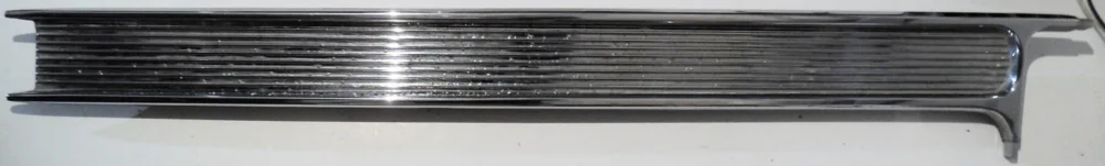 1960Buick Electrakromlist(lit småporer I botten av räflorna)vänster bak Outlet