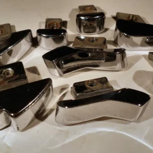 1956 Chrysler NewYorker 4dr sedan krom bitar mellan dörrarna på B-stolpen Snabb leverans