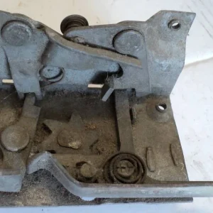 1952-1954 Ford 4 dr låskista vänster bak Reapris