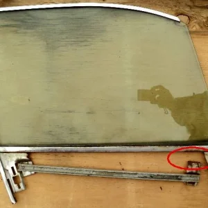 1962 Cadillac 4dr htsidoruta tonad vänster fram (rostskadad ram se bild) Rabatter