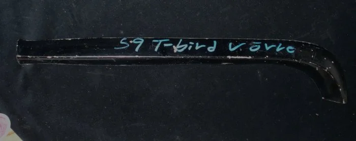 1959 Thunderbird fender extension lefty rear upper Köp online