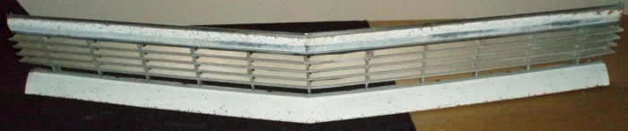 1964 Cadillac grill upper Fynd
