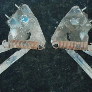 1958 Plymouth hood hinge pair Köp nu