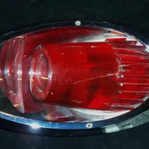1961 Dodge sw tail light left (good chrome, broken glass) Utförsäljning