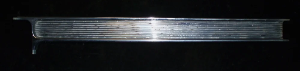 1960 Buick Electra chrome strip under the trunk lid right (little pores in painted fields) Endast denna vecka